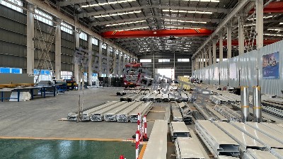 hjc黄金城集团官网钢构百科：自建钢结构厂房中檩条如何选择？工业厂房建设不再踩坑
